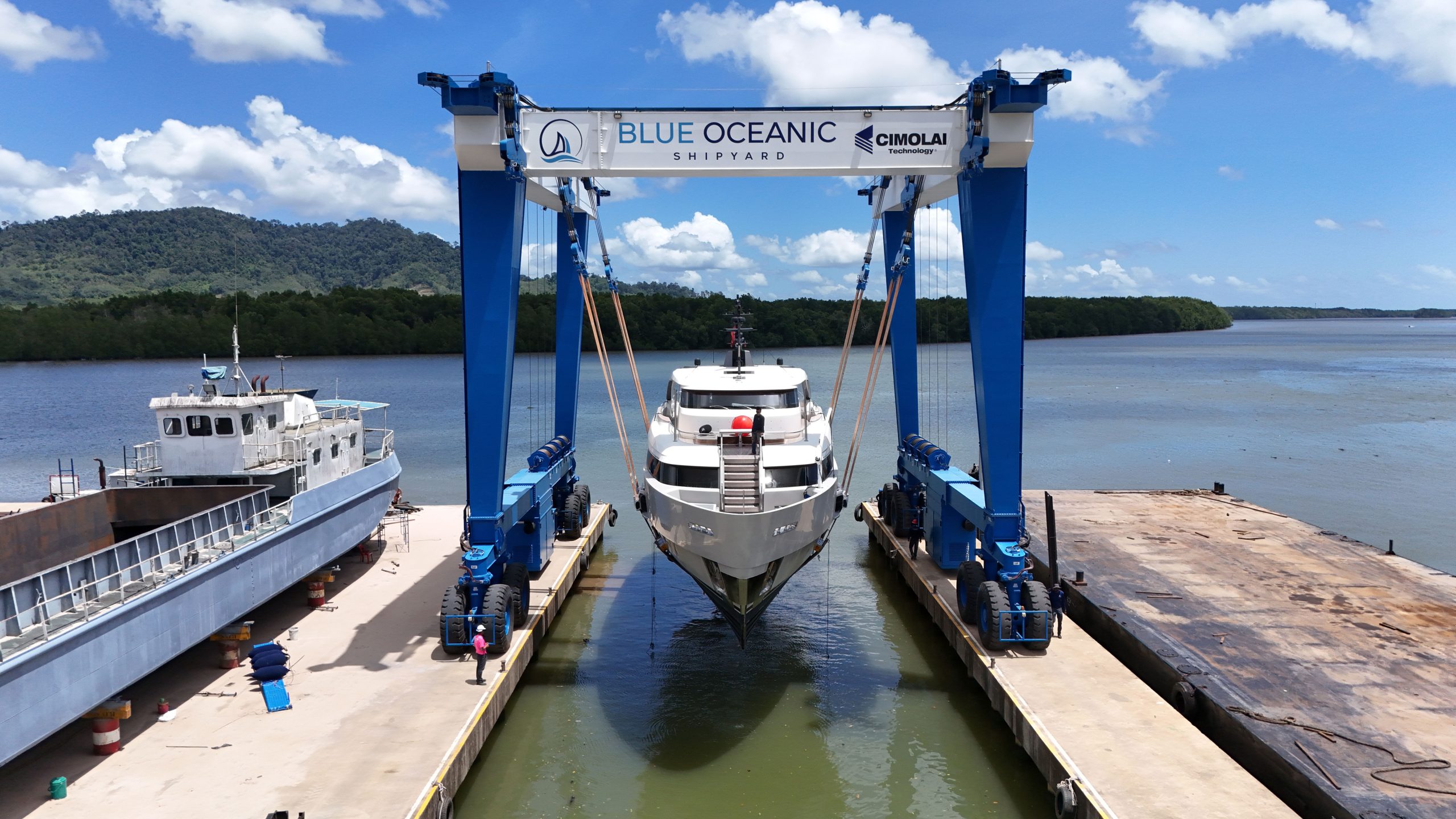 Sanlorenzo_SD96_SHIPYARD-IN-THAILAND