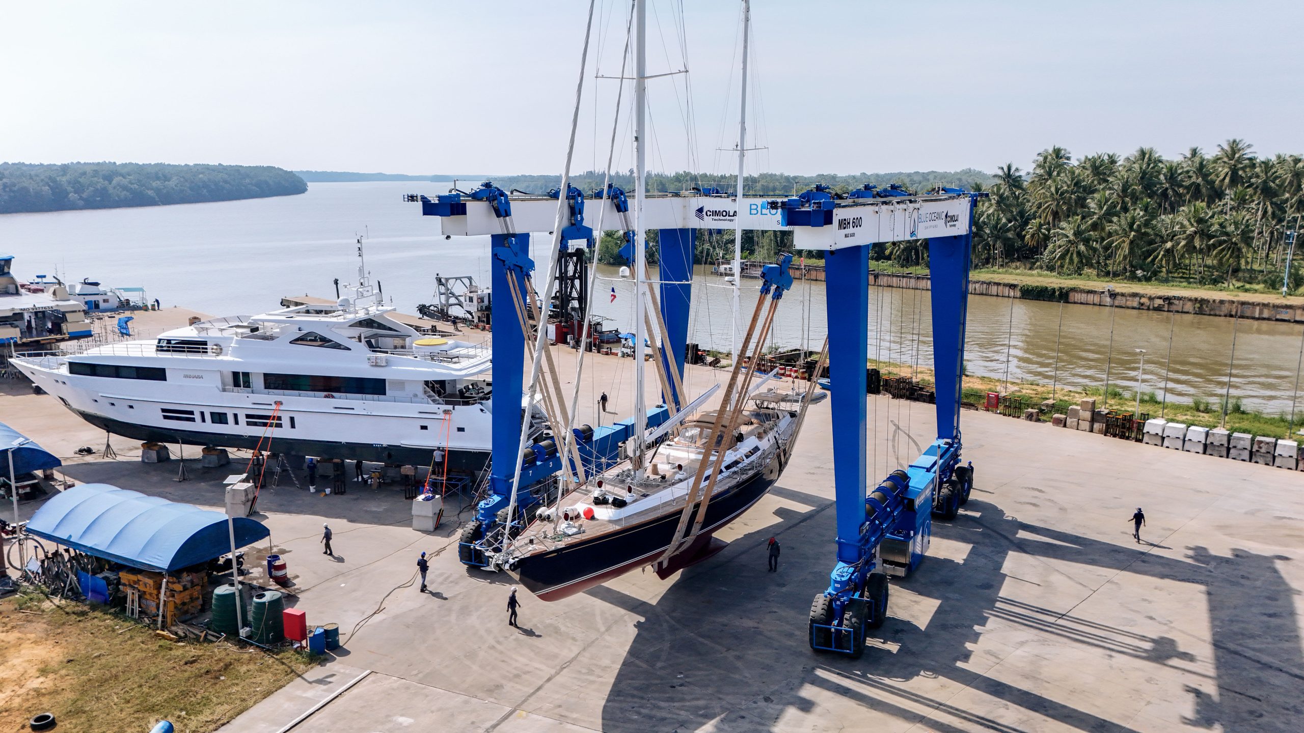 Mobile-Boat-Hoist-KAYHAN-TOO-Sailing-Blue-Oceanic-Shipyard-in-Phuket-Yard-services-in-Phuket-1