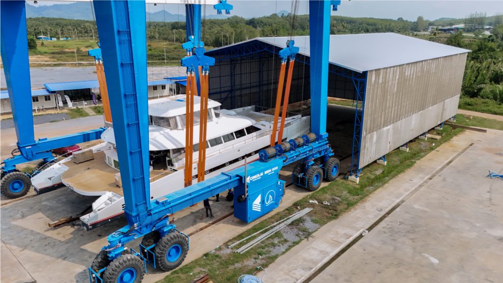 Boat-Shed-in-Phuket_Blue-Oceanic-Shipyard-in-Phuket_Yacht-services-in-Phuket_CATAMARAN-CAKE_0
