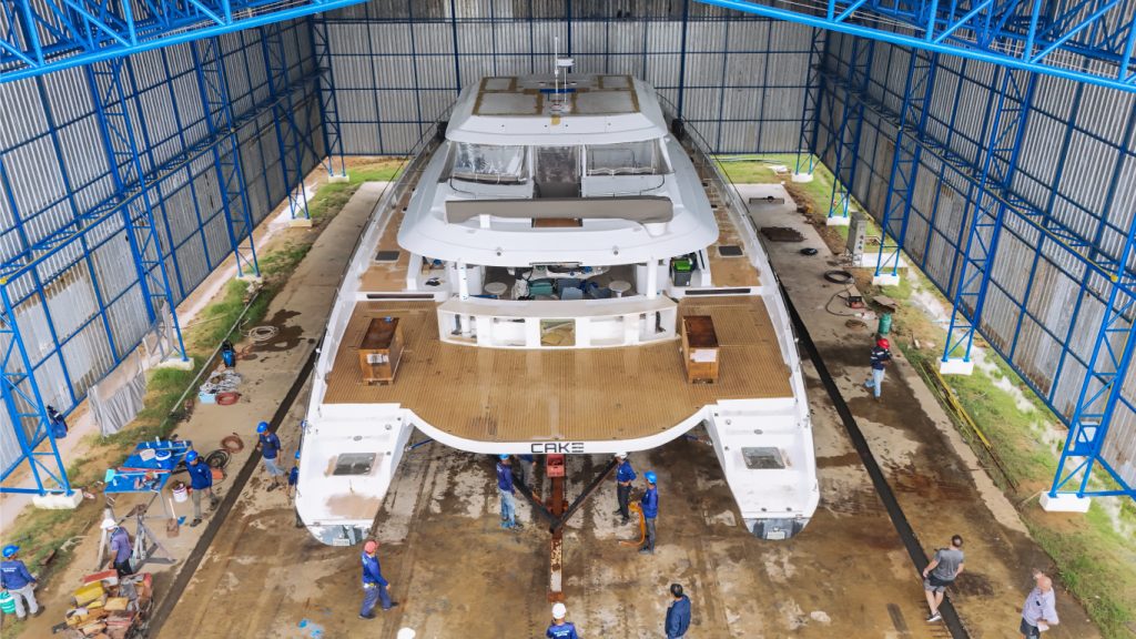 Boat-Shed-in-Phuket_Blue-Oceanic-Shipyard-in-Phuket_Yacht-services-in-Phuket_CATAMARAN-CAKE_7
