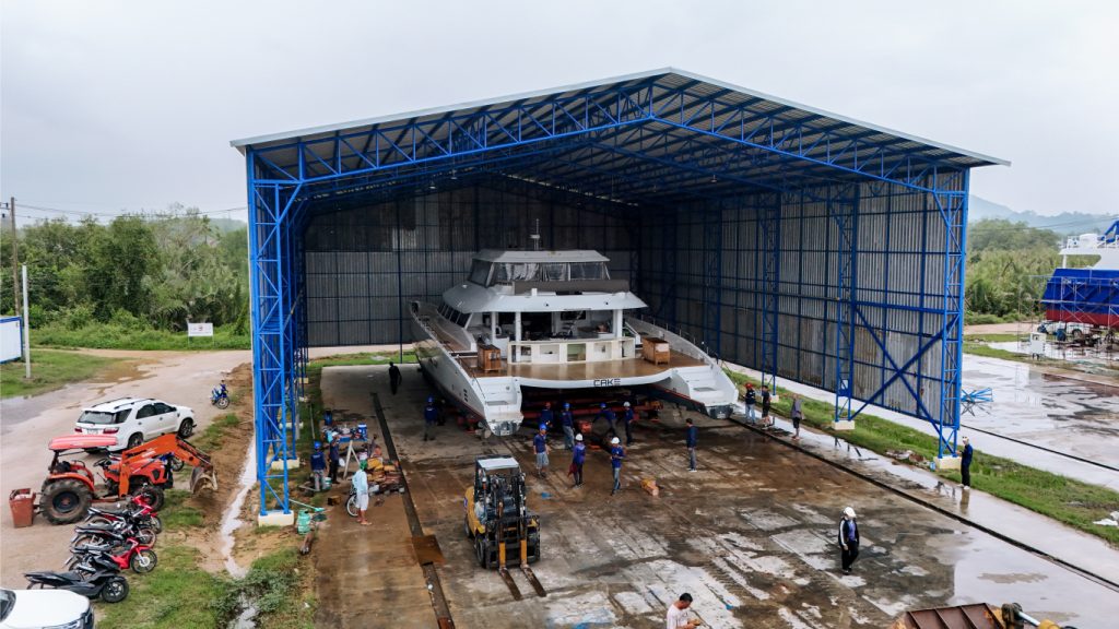 Boat-Shed-in-Phuket_Blue-Oceanic-Shipyard-in-Phuket_Yacht-services-in-Phuket_CATAMARAN-CAKE_8