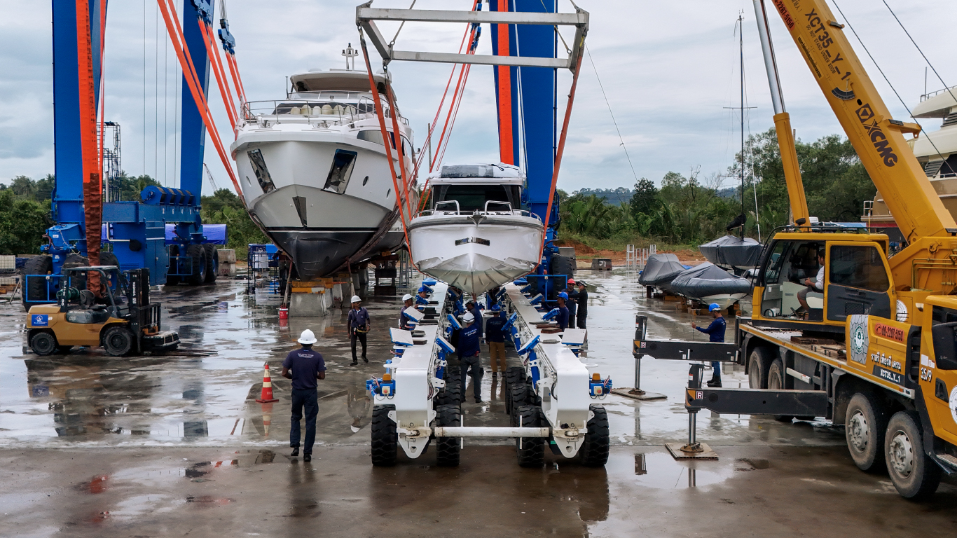 Mobile-boat-trailer_Blue-Oceanic-Shipyard-in-Phuket_Yacht-services-in-Phuket_Tender boat