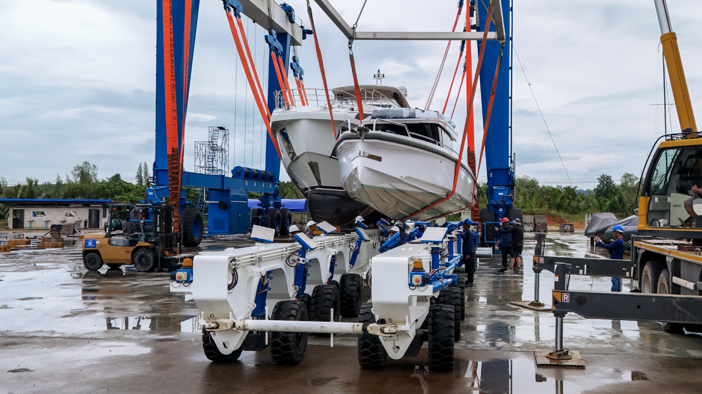 Mobile-boat-trailer_Blue-Oceanic-Shipyard-in-Phuket_Yacht-services-in-Phuket_Tender boat_1