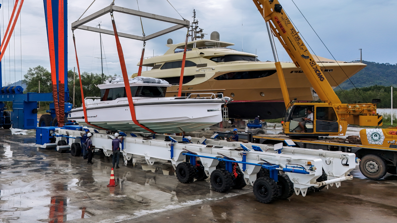 Mobile-boat-trailer_Blue-Oceanic-Shipyard-in-Phuket_Yacht-services-in-Phuket_Tender boat_2